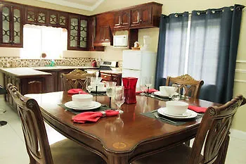 Casa Tianna Guest Apartments Kingston