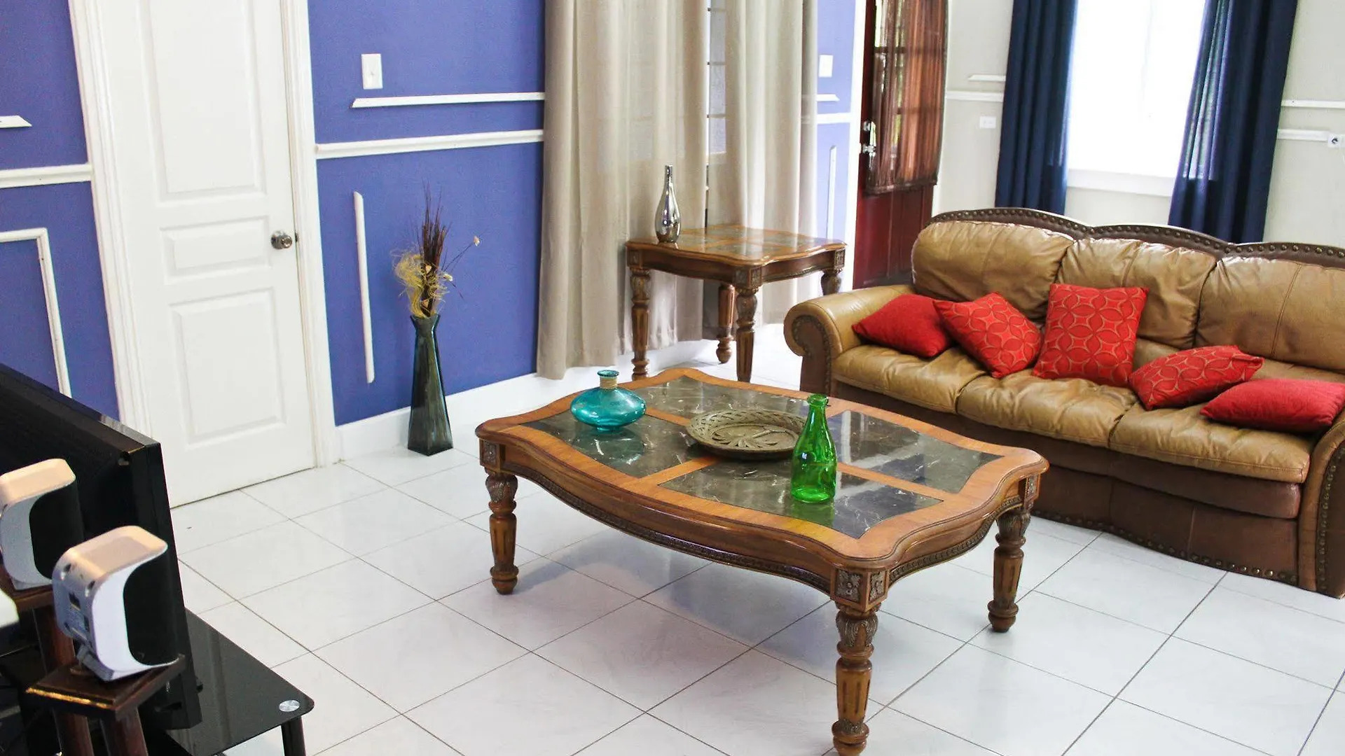 Casa Tianna Guest Apartments Kingston